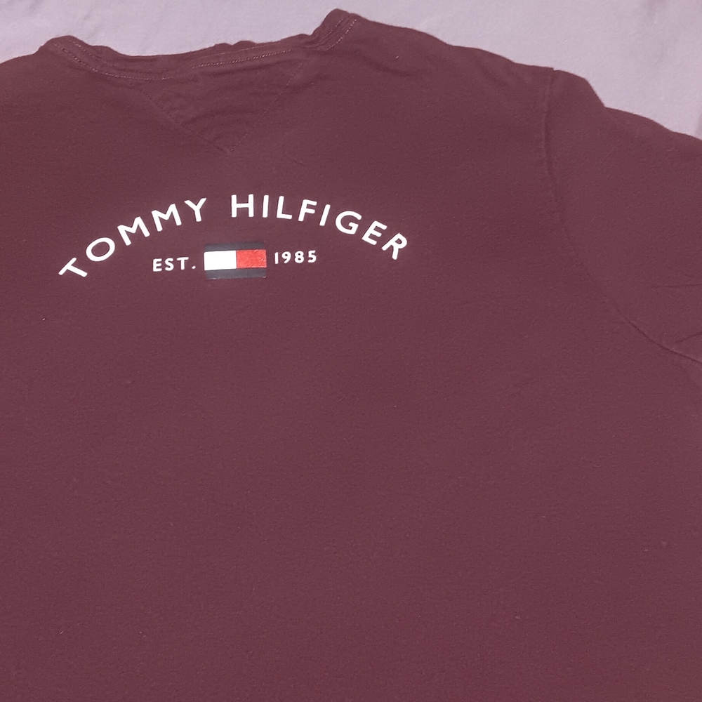 Tommy Hilfiger Maroon T-Shirt